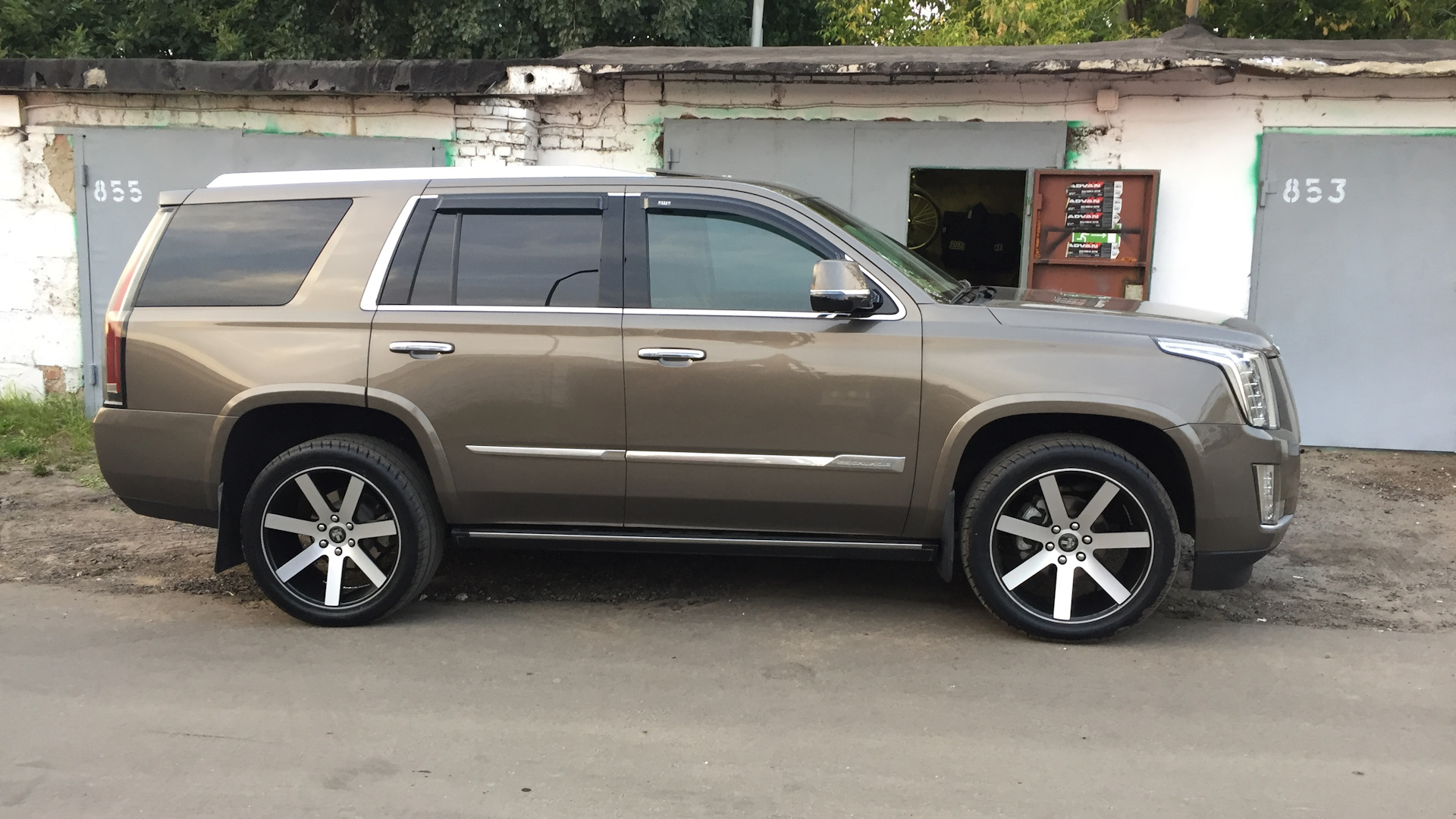 Cadillac Escalade r22