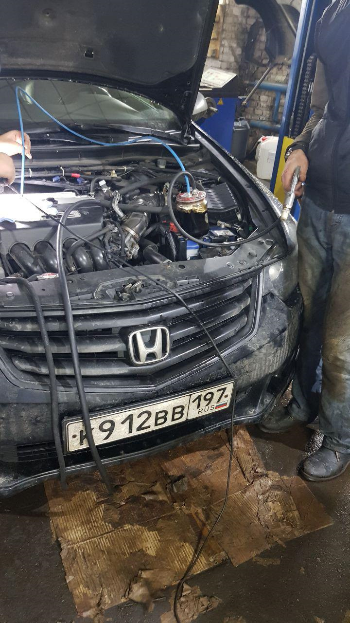 откачали через час, очень черную жижу. — Honda Accord (8G)