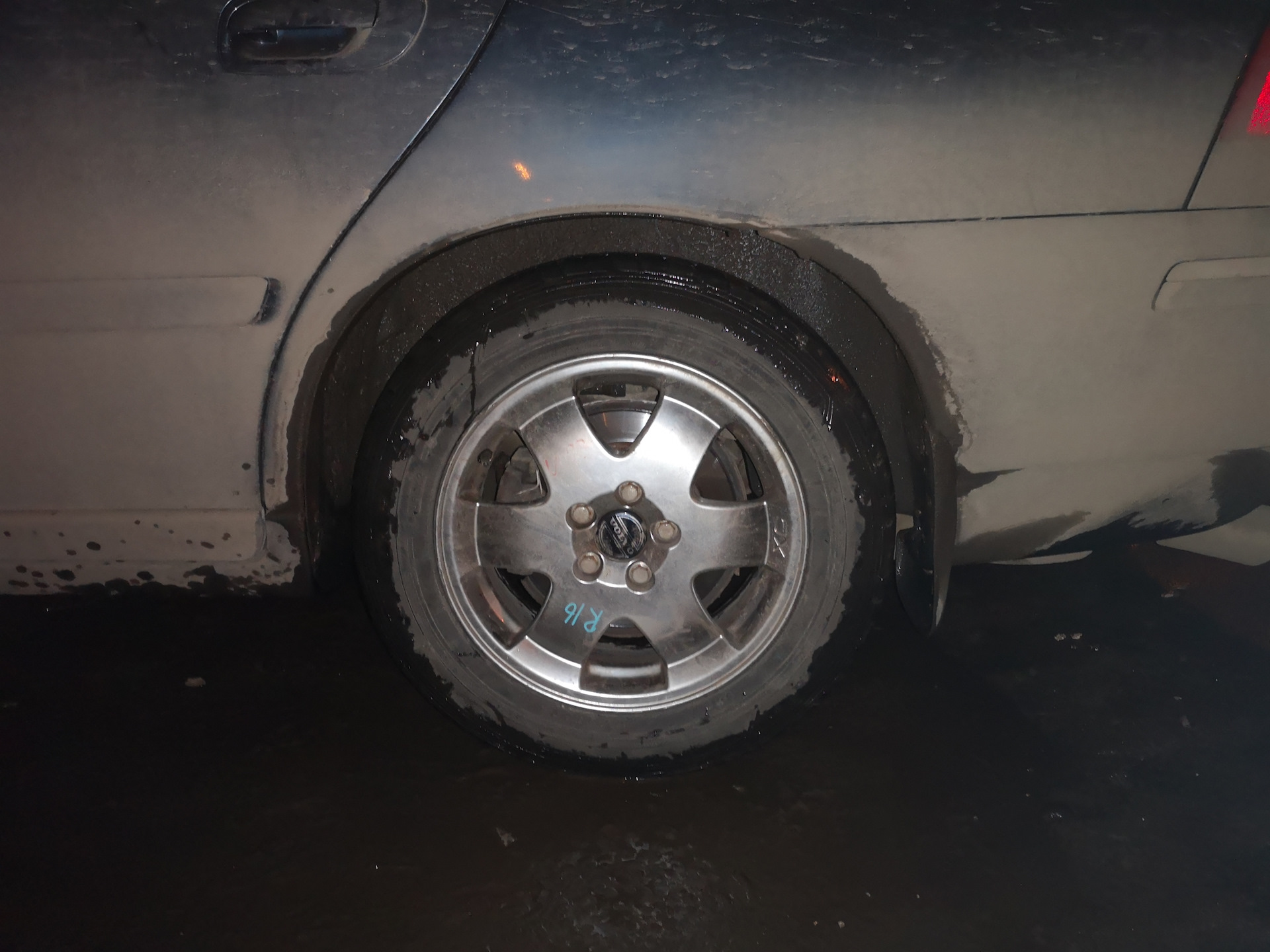 Можно ли поставить 205 резину вместо 215. 215/50 r17. Можно ли поставить 205 резину вместо 215. Ниссан сентра стирается шина. Можно ли поставить 205 резину вместо 215.