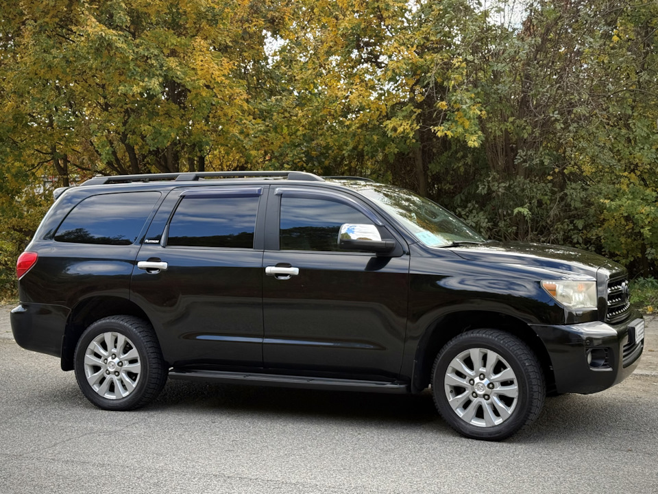 Для сравнения вид авто на 285/50/20 — Toyota Sequoia (2G)