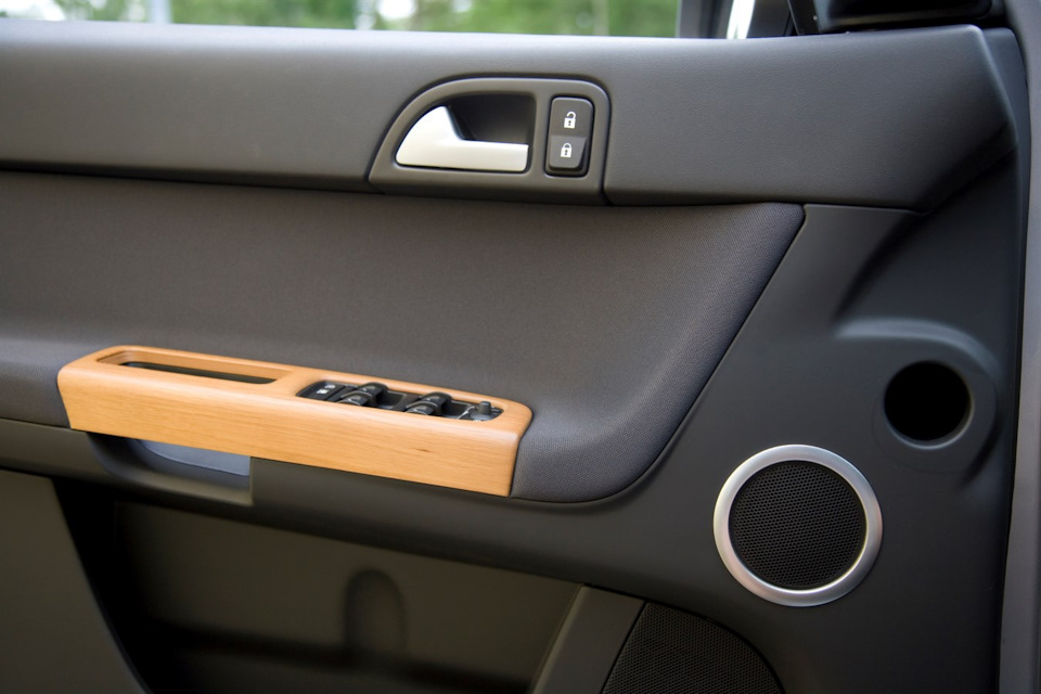 Premium sound… — Volvo S40 (2G)