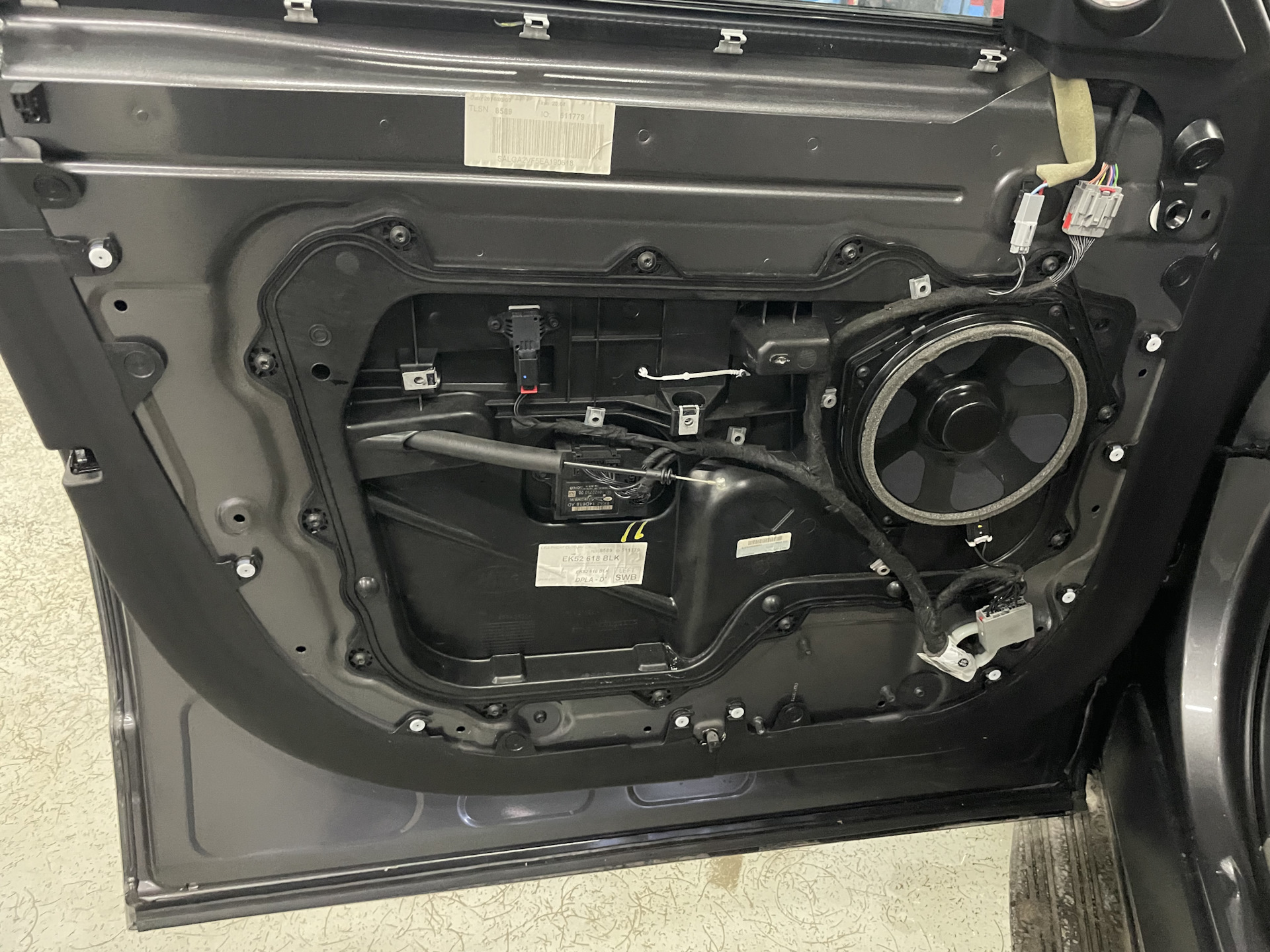 Доводчик водительской двери или не закрывается дверь — Land Rover Range ...