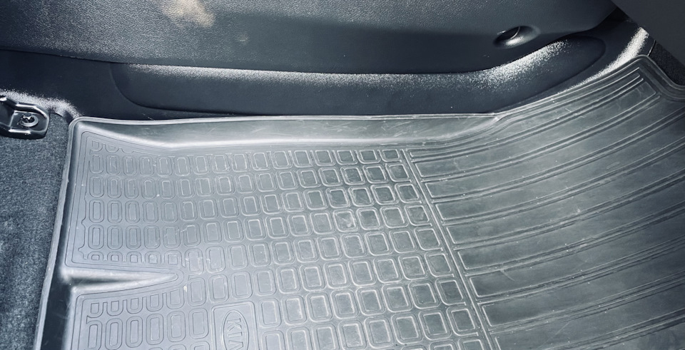 накладки на ковролин и активировал межсервисный интервал. — KIA Rio (4G ...