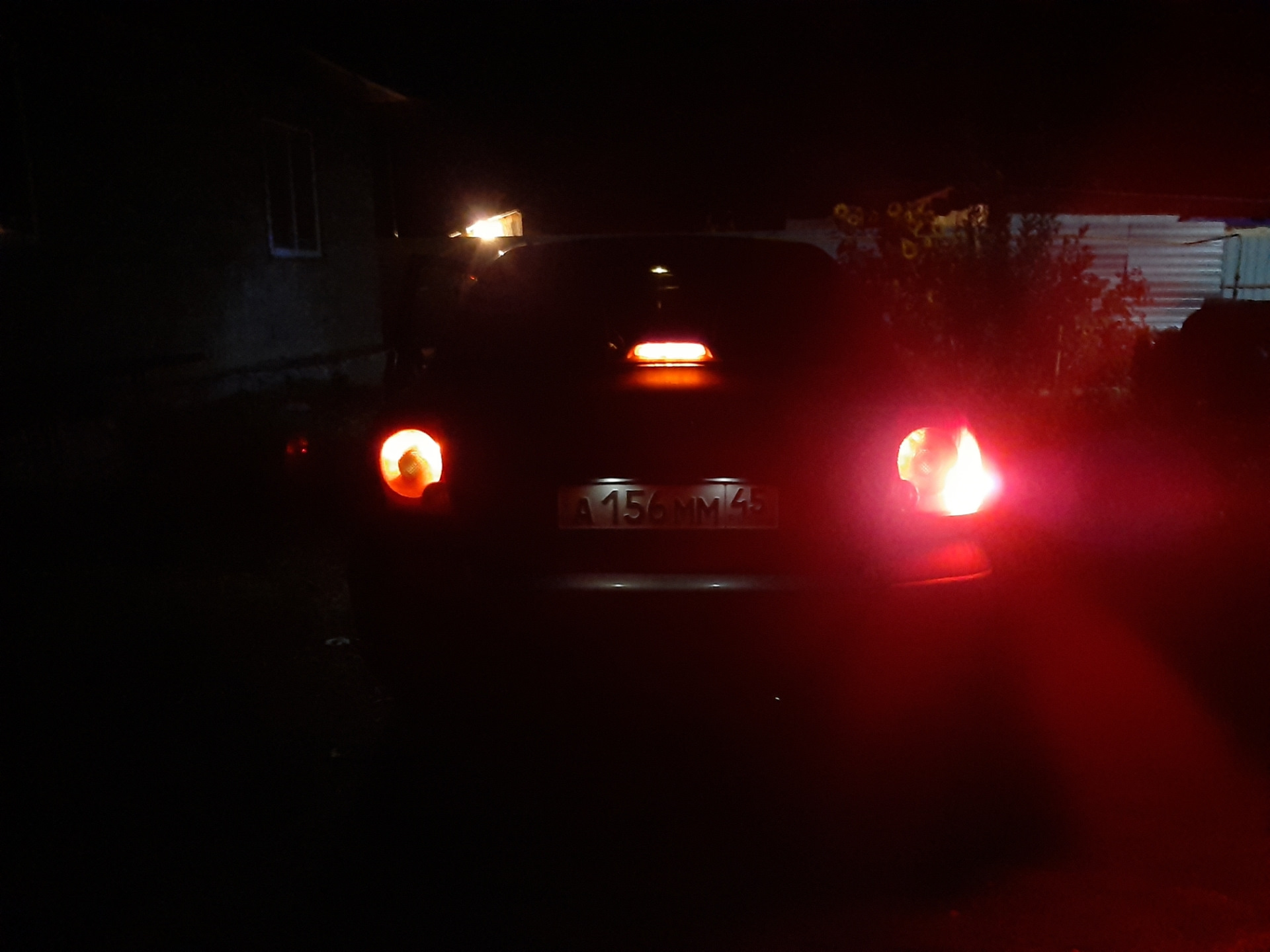 Дальний свет авенсис. Toyota Avensis задний фонарь лампочки. Лампочки на Тойота Авенсис 2008 задний свет.
