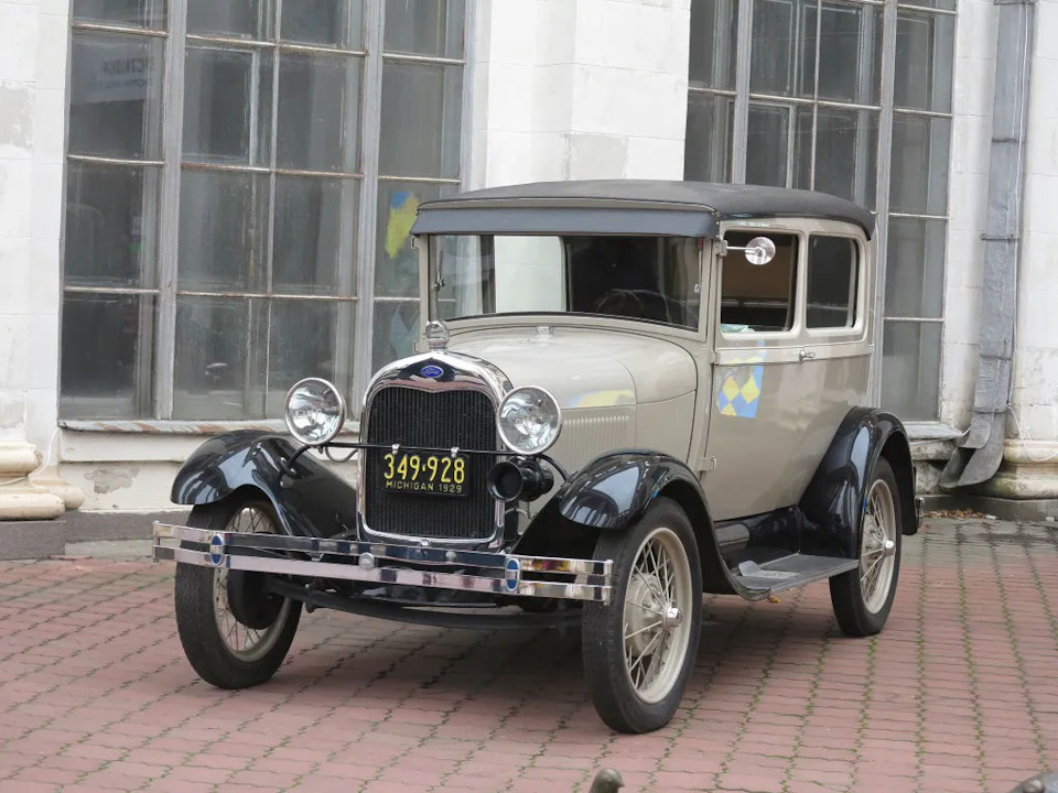 Автомобиль Золотая стрела 1929 г