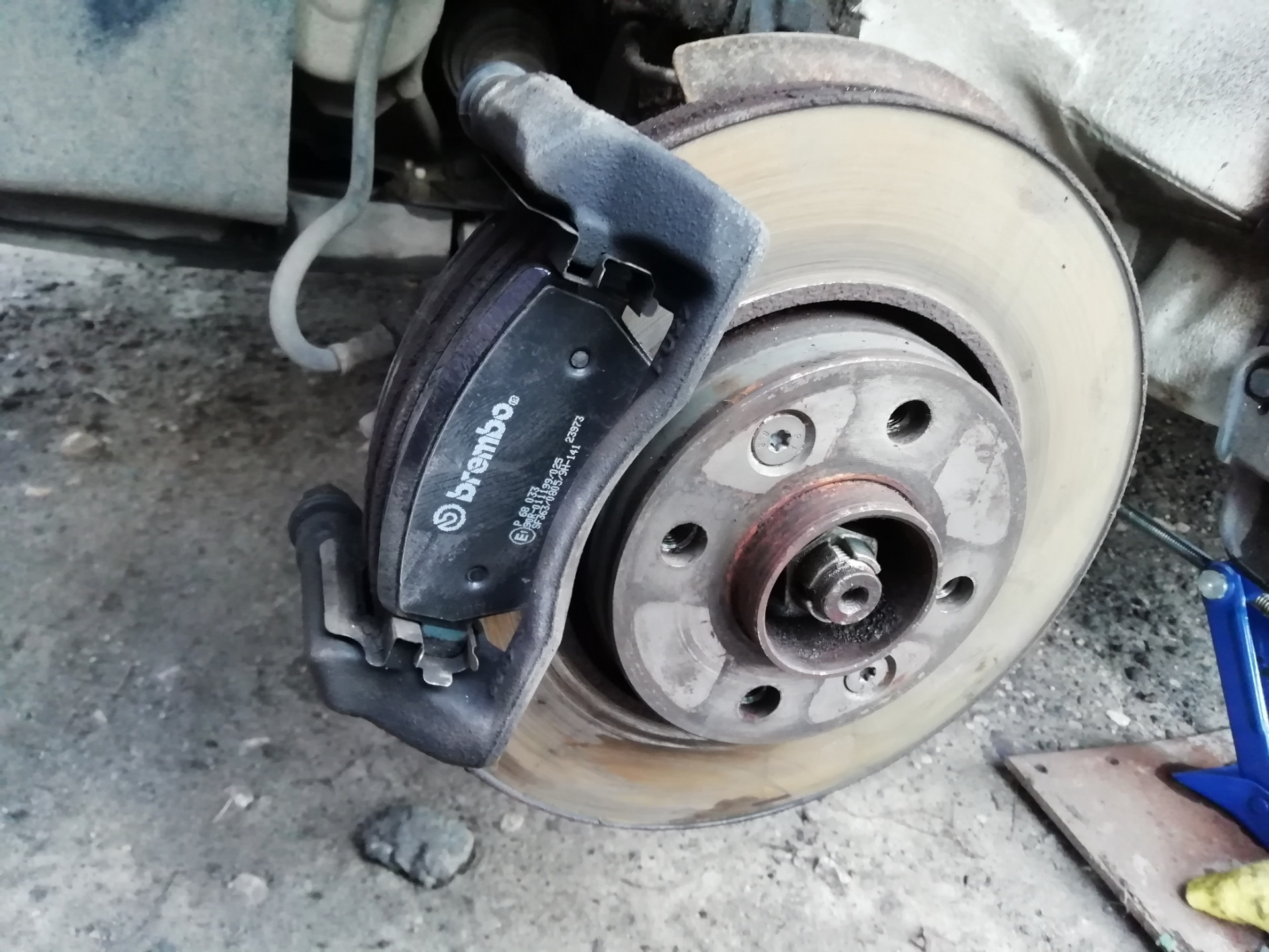 ходит заднее колесо