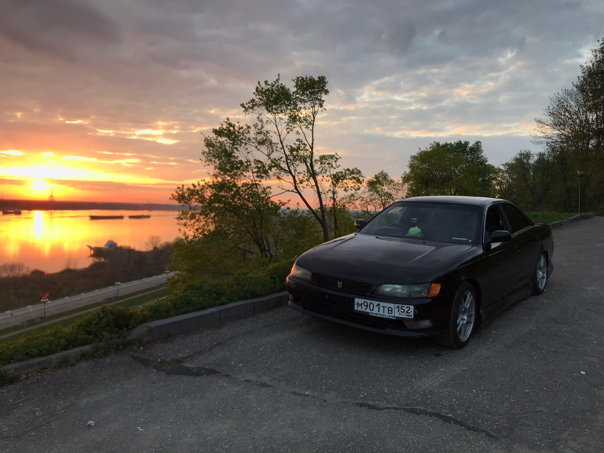 Вечерний фотосет Toyota Mark