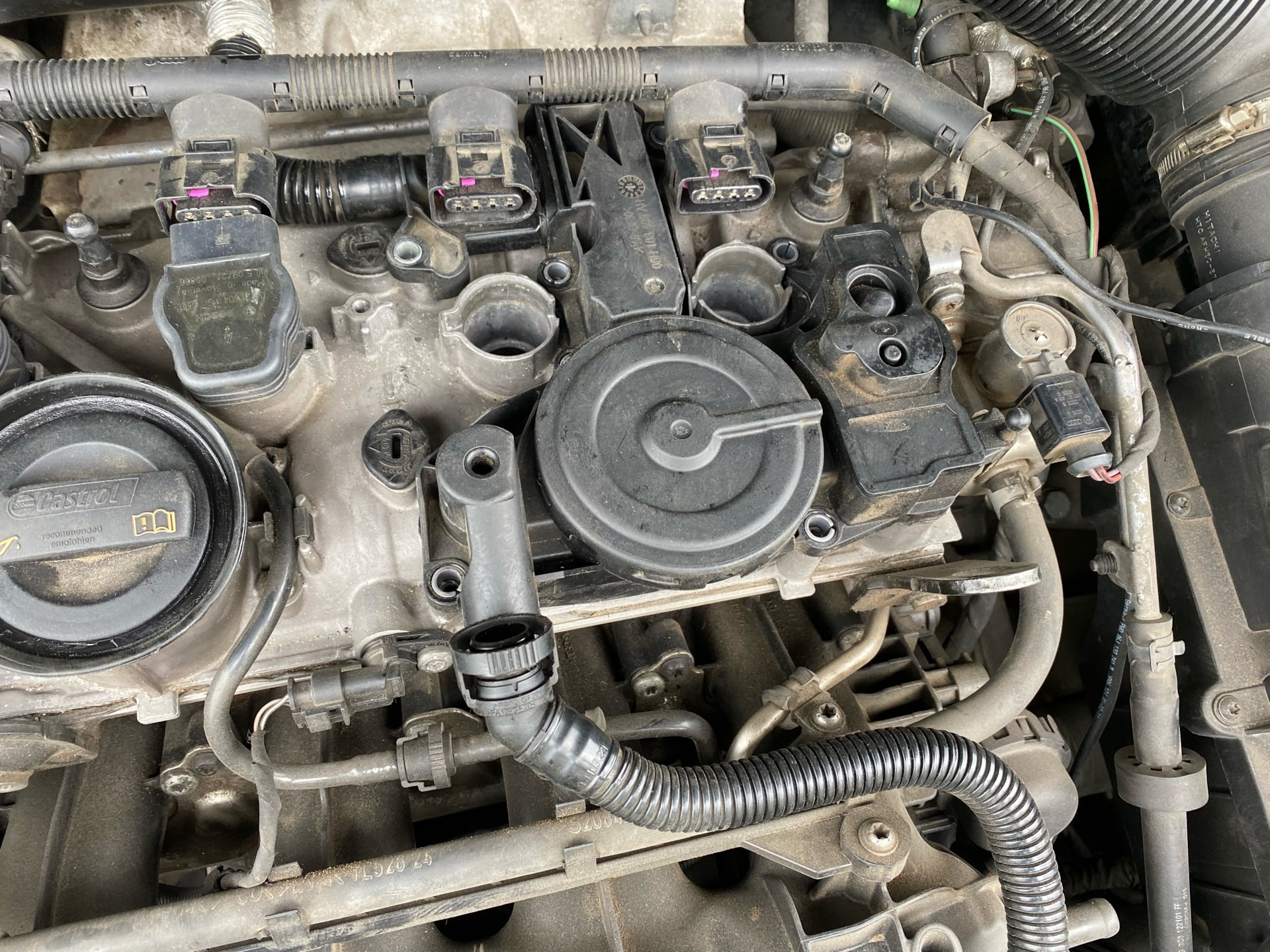 Замена маслоотделителя — Volkswagen Passat CC, 1,8 л, 2011 года ...