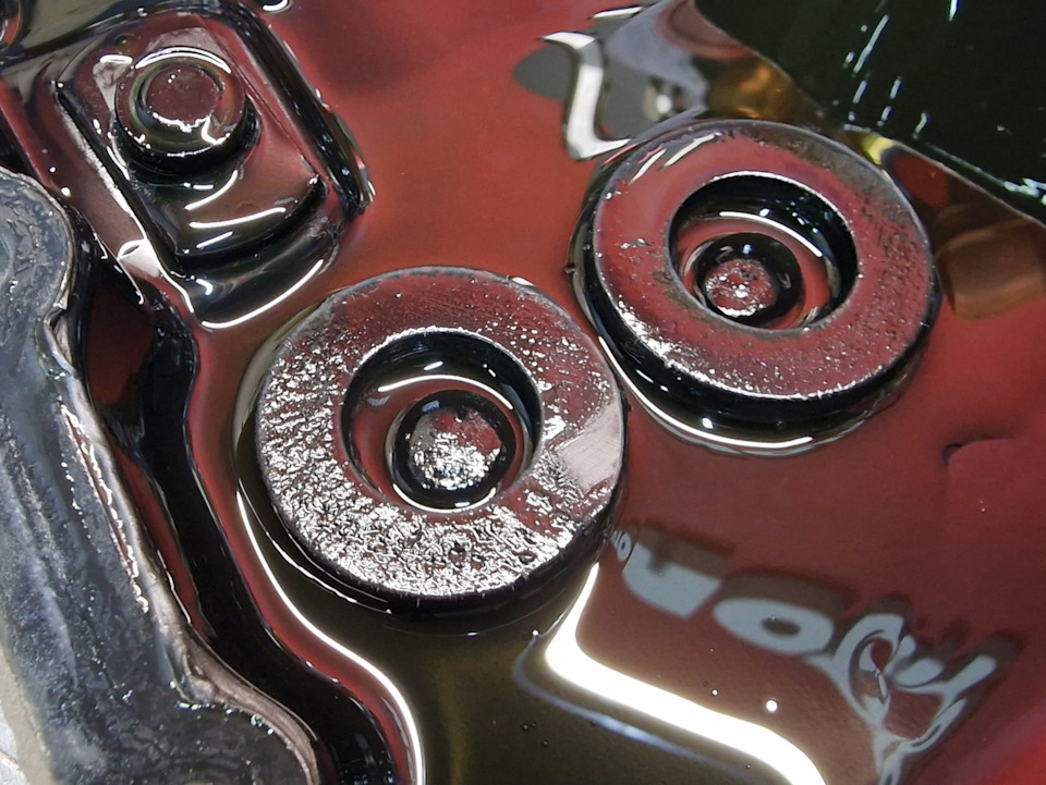 Продуктов износа на магнитах минимум, провел пальцем по магниту для наглядности. — Nissan X-Trail II (t31)