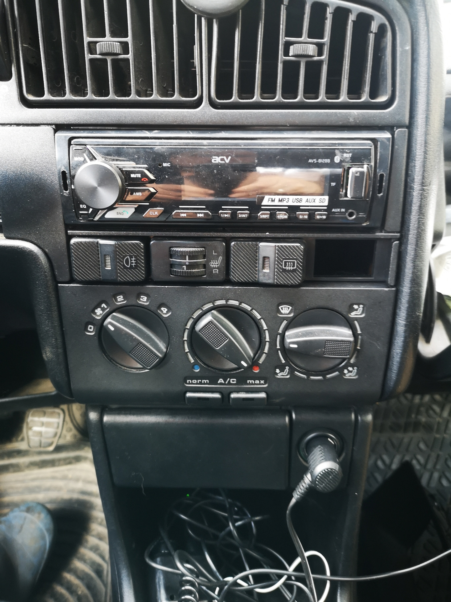 Рамка магнитолы. — Volkswagen Passat Variant (B3), 2 л, 1990 года ...