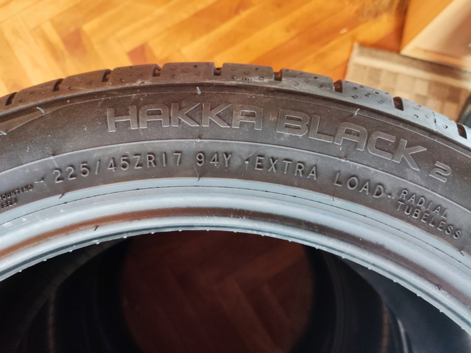 8 Nokian Hakka black 2 225/45 ZR17 94Y XL — Skoda Octavia A7 Mk3