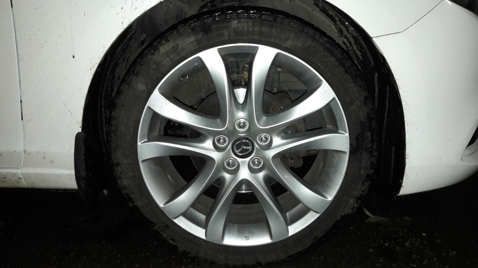 Какую резину ставят на мазду. Шины мазда вериса. Mazda 6 215 55 r17. Колеса мазда cx5 r17. Шины 245 45 19 лето подходят на мазда cx7 2011.