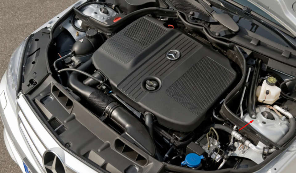 Проблемы дизелей мерседес. 204 мотор мерседес. мерседес w204 diesel. мерседес с200 двс. w204 под капотом.