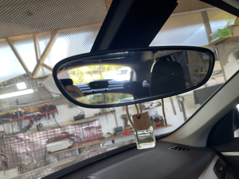 Дооснащение зеркалом заднего вида салонного с автозатимнением. — BMW X1 ...