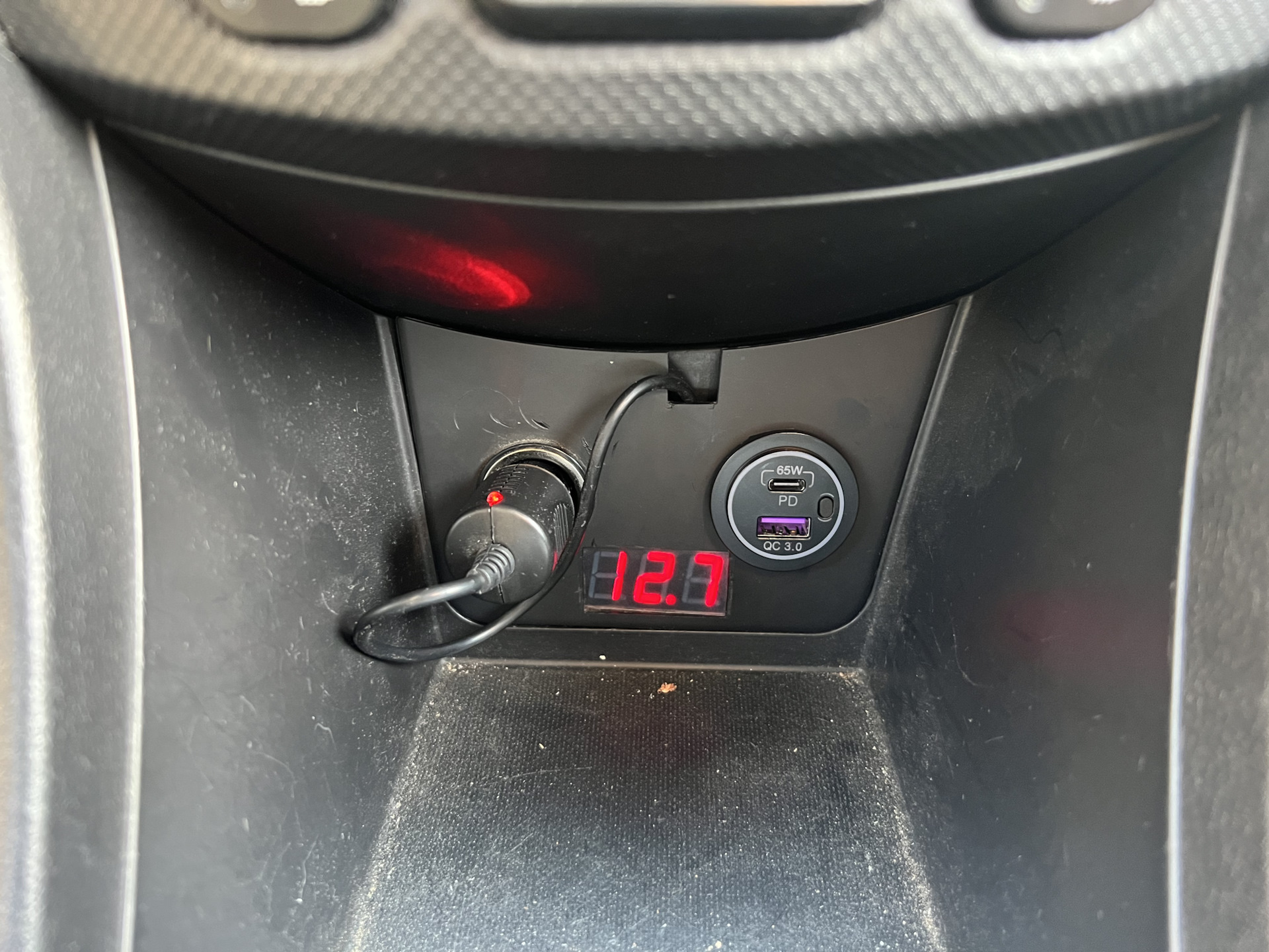 USB зарядка с PD и QC3.0 — Hyundai Accent (4G), 1,6 л, 2012 года ...