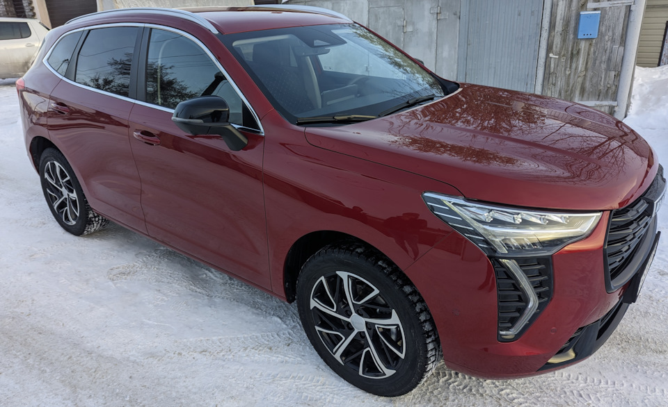 Зеркала тоже в черной пленке у Haval Jolion — Haval Dargo