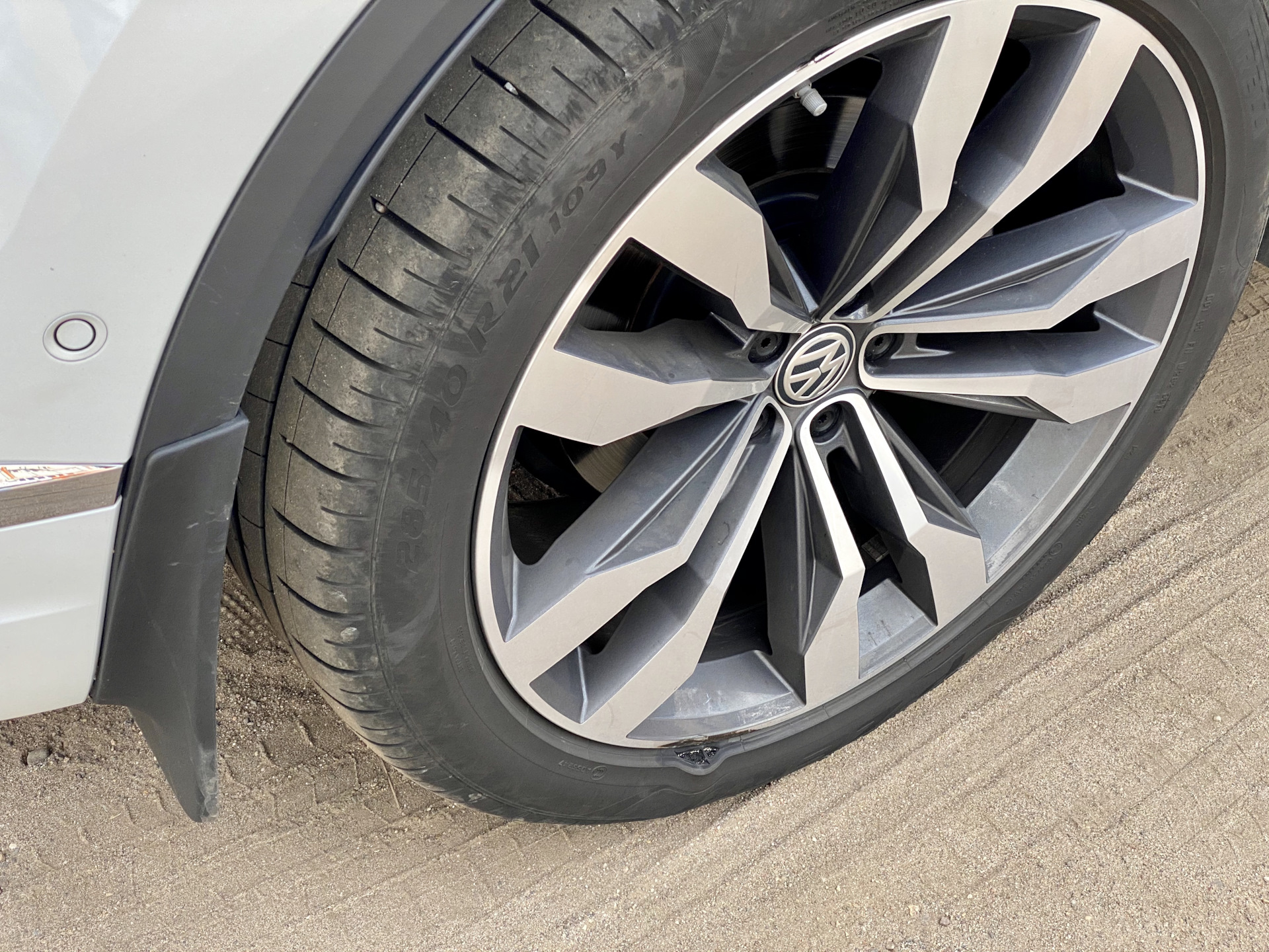 Metropolitan touareg r20. колеса r21 фольксваген туарег nf. диски на vw touareg 2019. какие шины на туарег. Touareg 2018 диски.