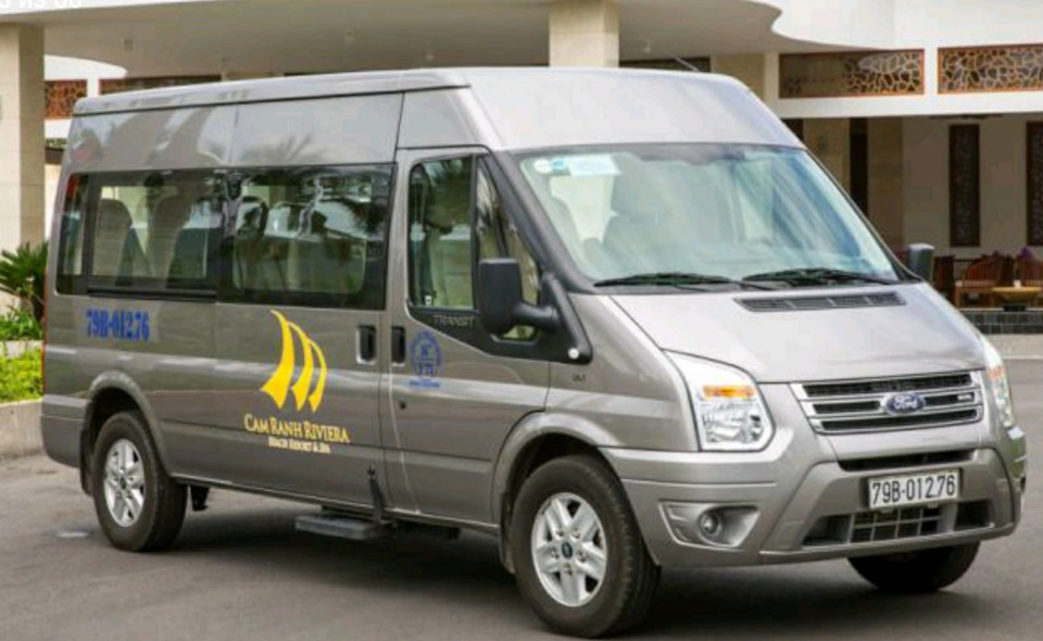 Заводская боковая выдвижная подножка. — Ford Transit (6G), 2,4 л, 2004 ...