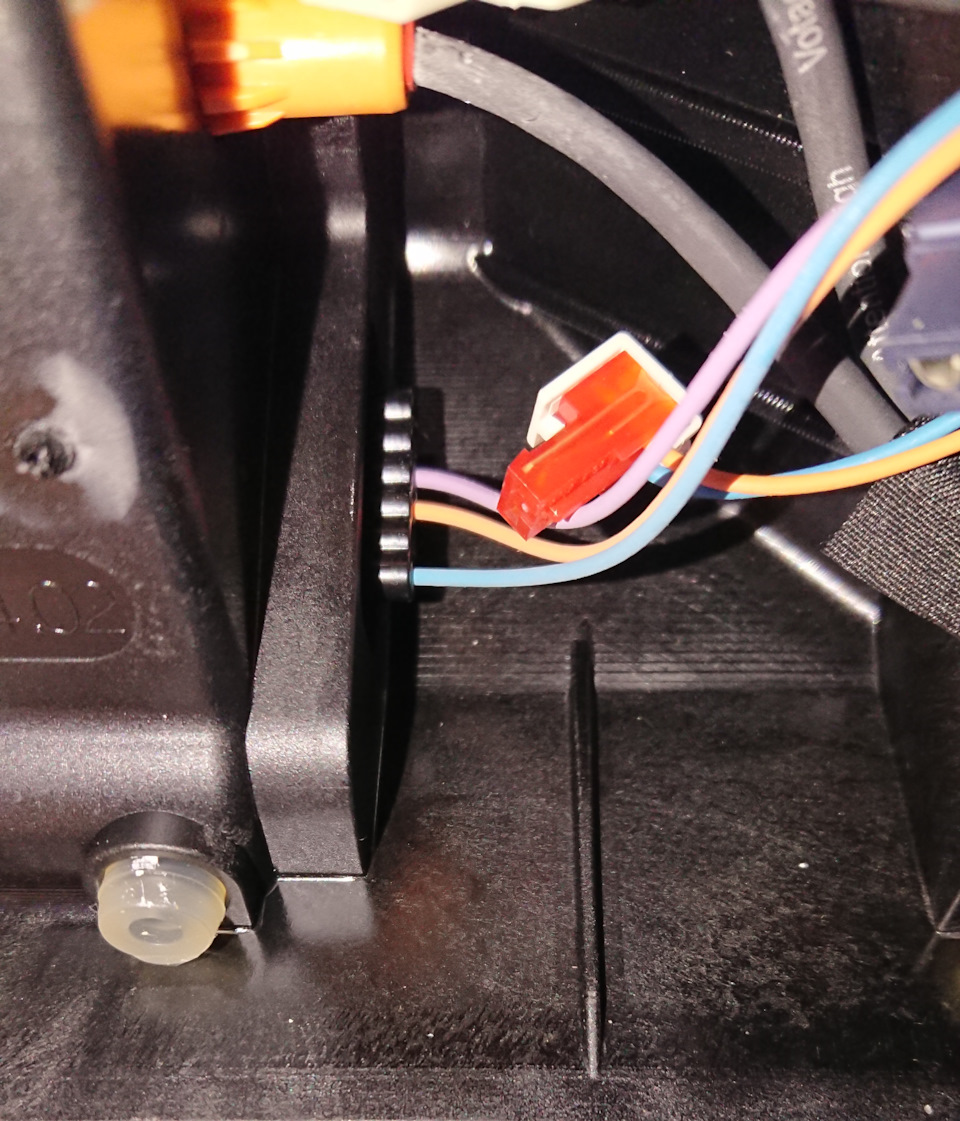 внутренняя распиновка сигнального разъема на плату — Nissan Leaf (1G)