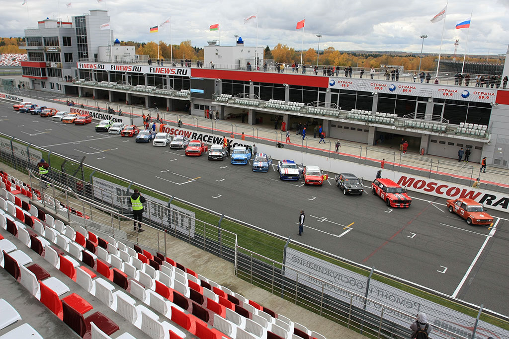 Шелудьково moscow raceway. Moscow raceway наклейка. Гоночная трасса moscow raceway. Moscow raceway гонки на выносливость. Moscow raceway отзывы.