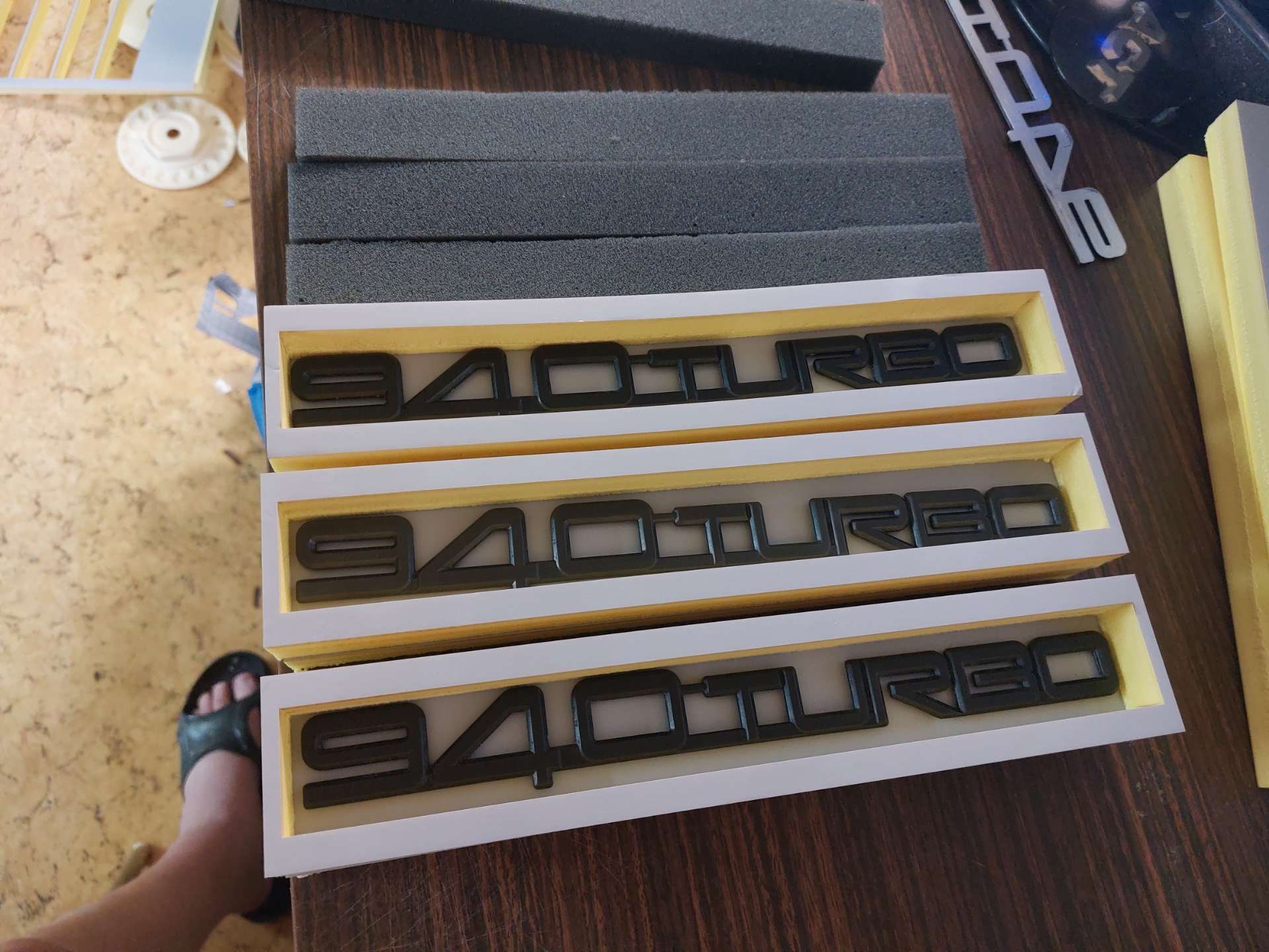 Шильдик Volvo 940 turbo — BMW 3 series (E30), 1,6 л, 1989 года ...