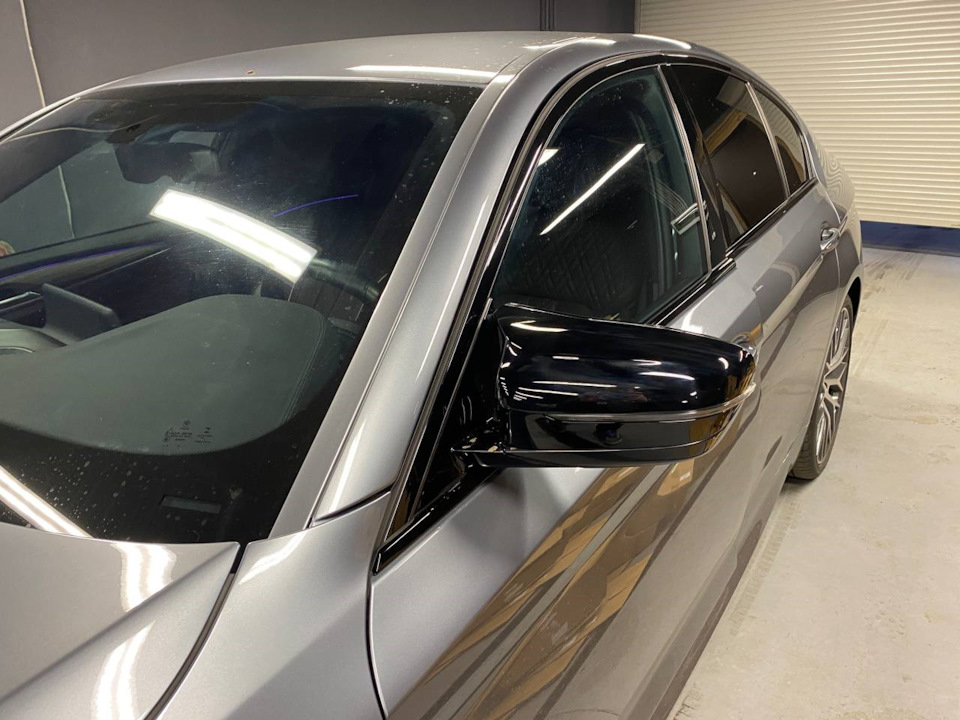 Нарядно приодели BMW G30. Губа, крышки зеркал и лезвия на пороги. — BNP ...