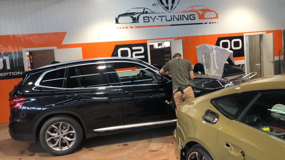 Оклейка машины защитной пленкой + черной элементы бампера — BMW X3 (G01 ...