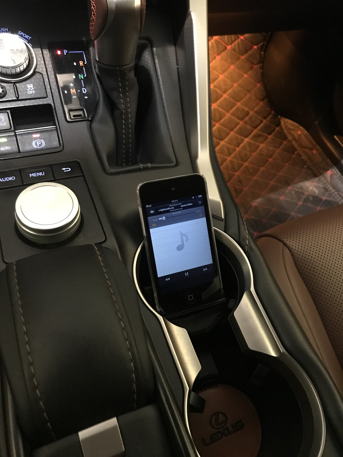 Место для iPod — Lexus NX (1G), 2 л, 2015 года автозвук DRIVE2