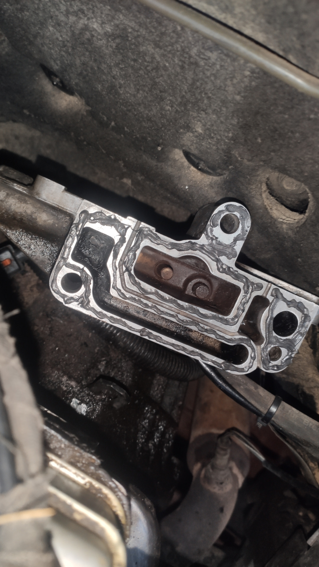 Омега б замена прокладки кронштейна егр( кронштейна катушки зажигания ...