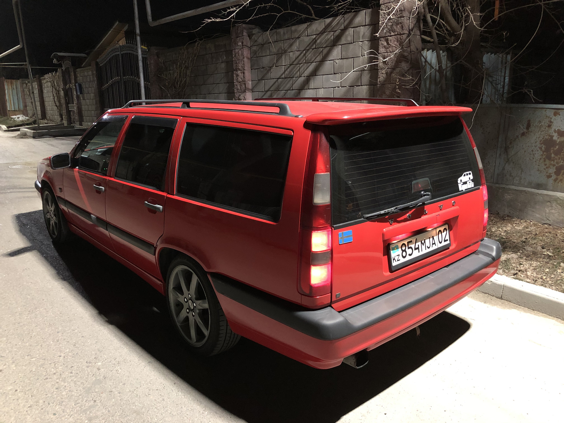 Вольво 850 универсал. Volvo 850r Wagon. Volvo 850 t5 r Wagon Red. 1997 Volvo 850 r. Volvo 850 t5r Wagon Red 972 HP.