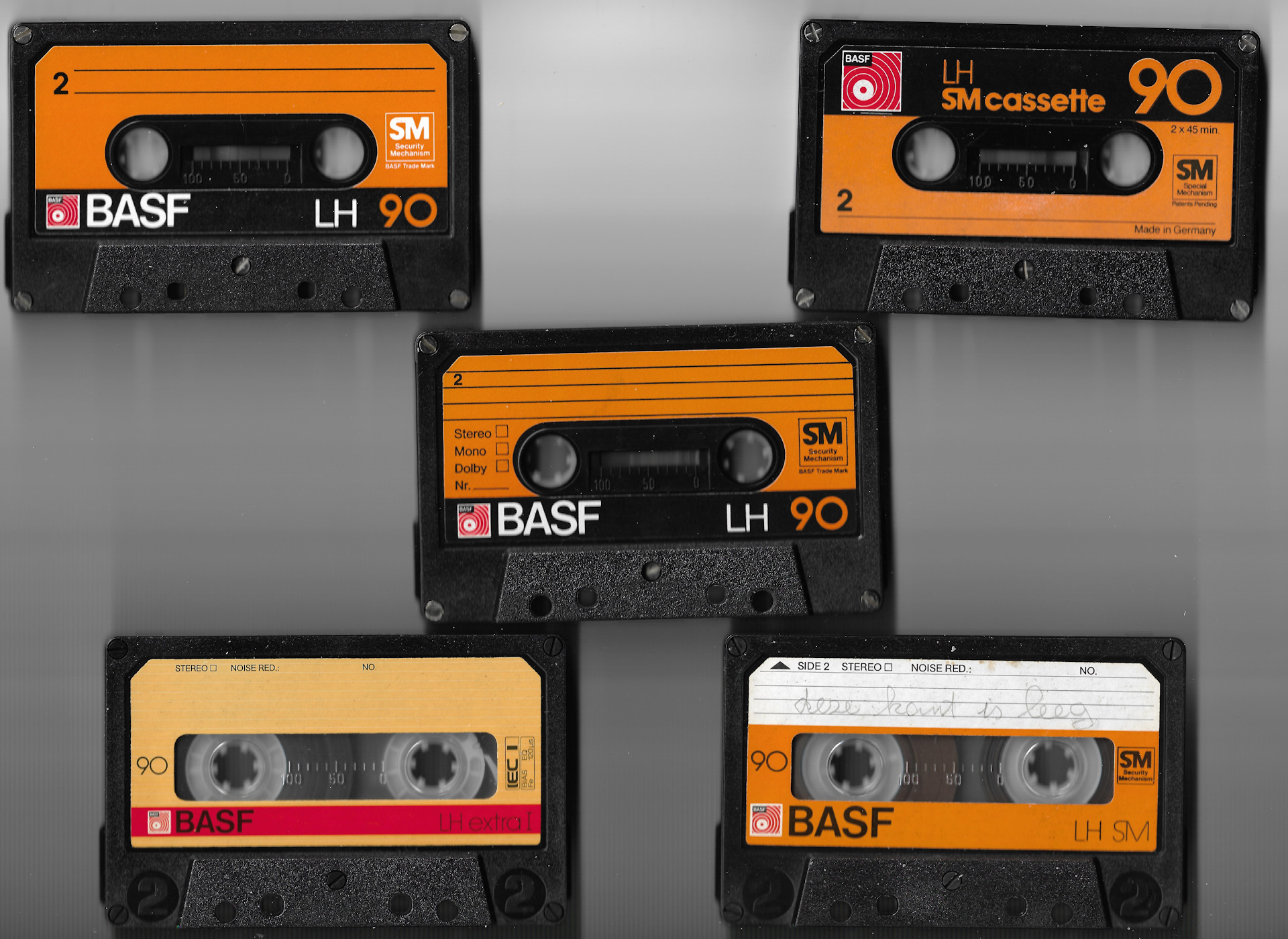 День кассеты. Кассета магнитофонная Basof. Магнитофон кассета BASF c60. Кассета BASF 1980. Аудиокассета BASF LH SM 90.