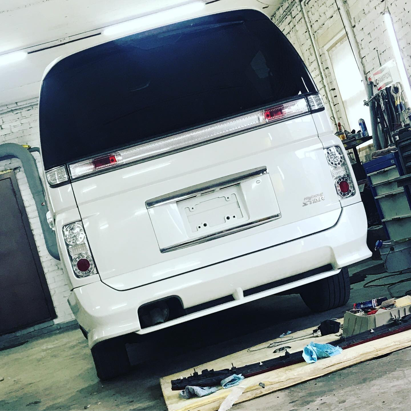  2 nissan elgrand e51 3 5 2005 