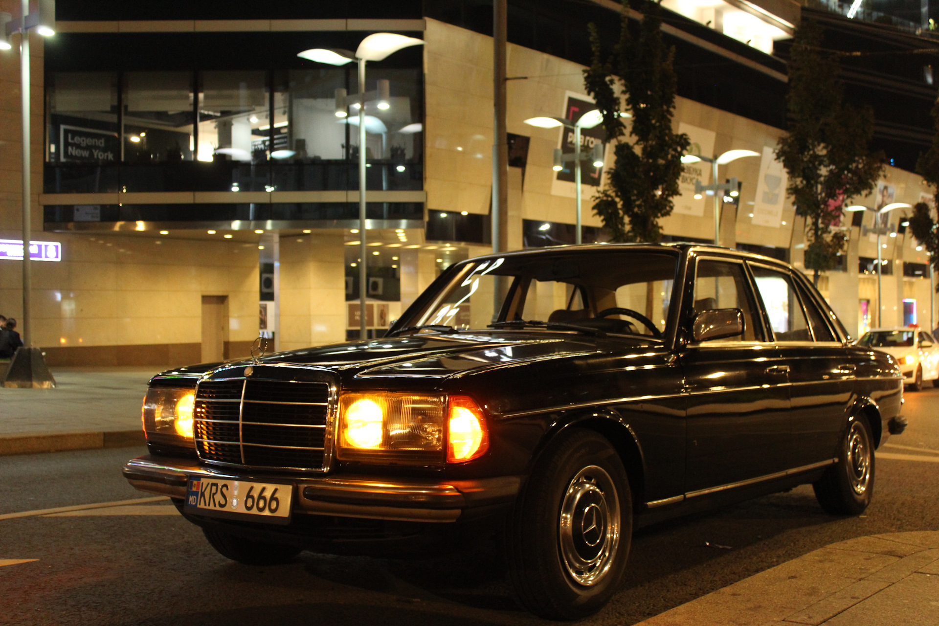 Mercedes benz w123. Мерседес 123. W123 Рестайлинг. Мерседес 123 новый. Мерседес 123 Рестайлинг.