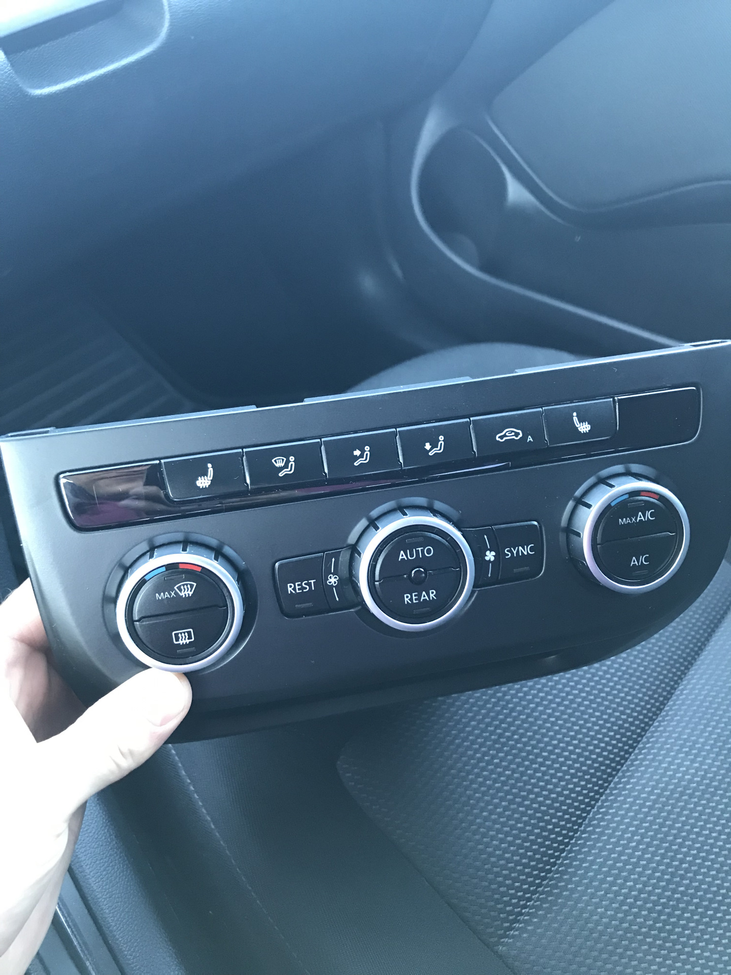 Тигуан как снять блок управления климатом Блок климата - Volkswagen Tiguan (1G), 2 л, 2011 года аксессуары DRIVE2