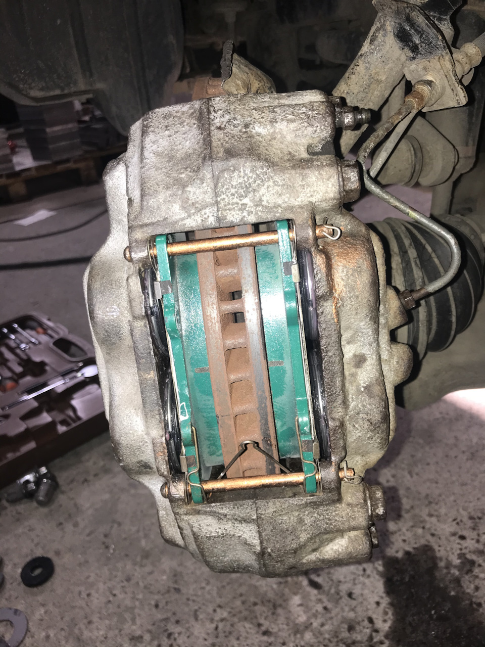 Ремонт передних тормозов на Прадо 120 — Toyota Land Cruiser Prado 120 ...