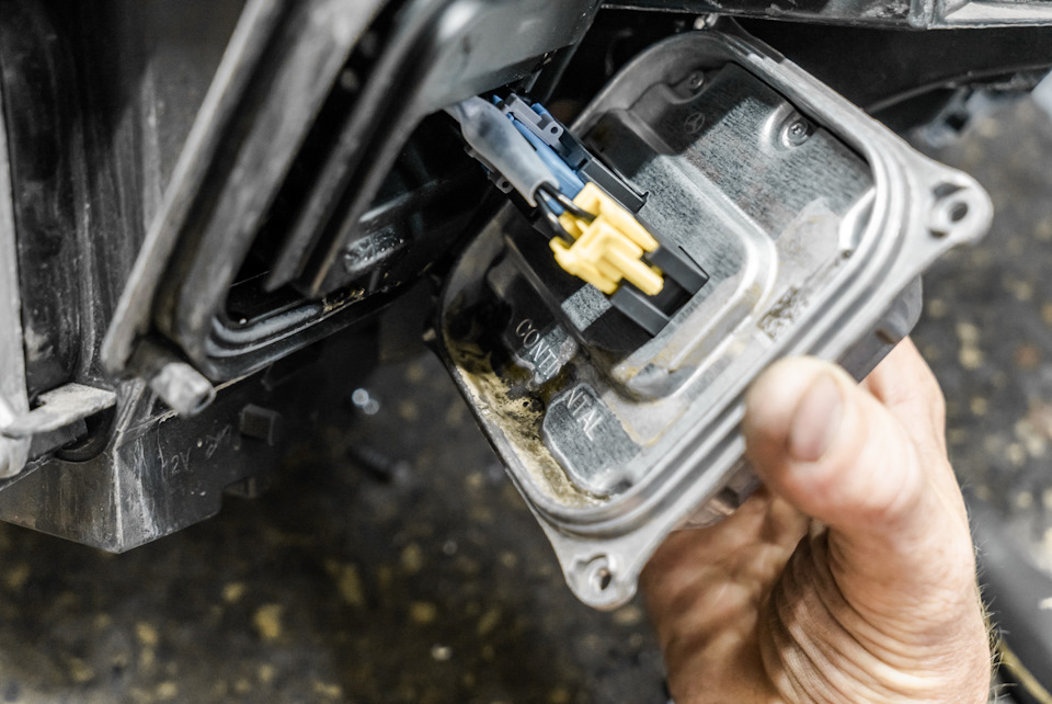 Снятие и установка блок-фар, замена ламп, регулировка направления оптических осе