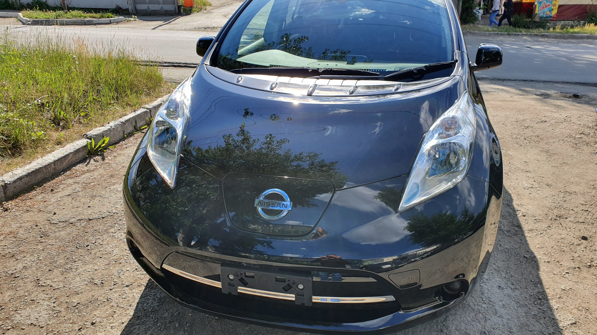 Nissan Leaf черный