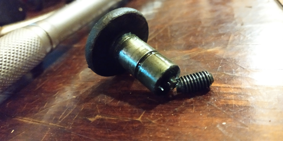 Сломал болт при замене прокладки клапанной крышки — Volkswagen Lupo, 1 ...