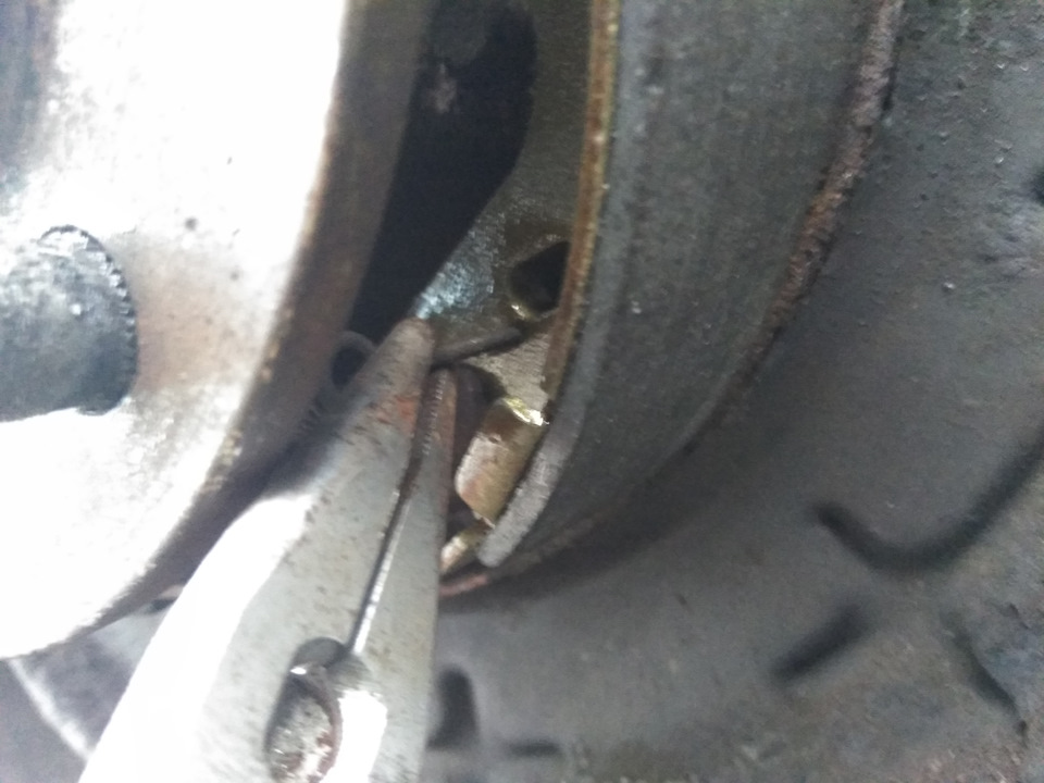 Замена и регулировка колодок ручного тормоза KIA Ceed 2010. — KIA Ceed ...