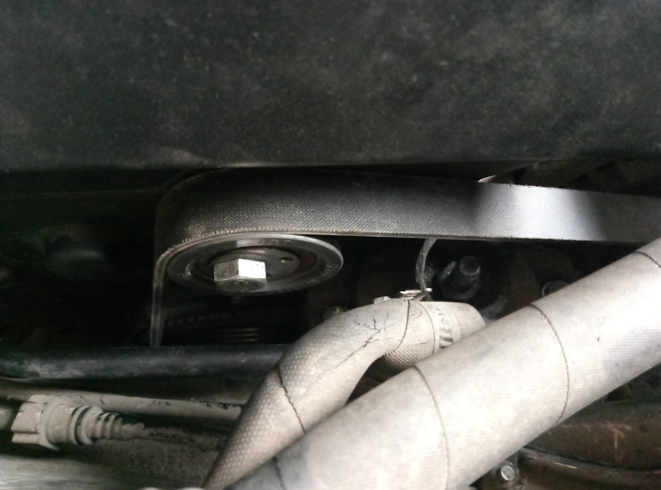 Приора — замена ремня и ролика генератора — Lada Приора седан, 1,6 л ...