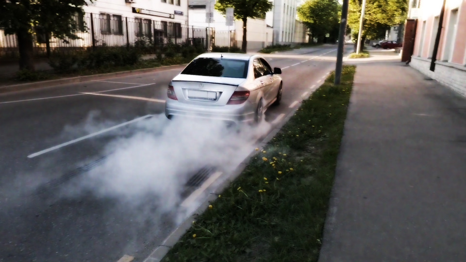 Закрытие багажника с кнопки — Mercedes-Benz C-class (W204), 3 л, 2007 ...