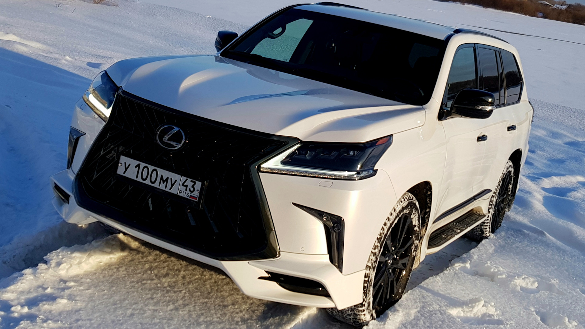 Lexus LX 450 Р±РµР»С‹Р№