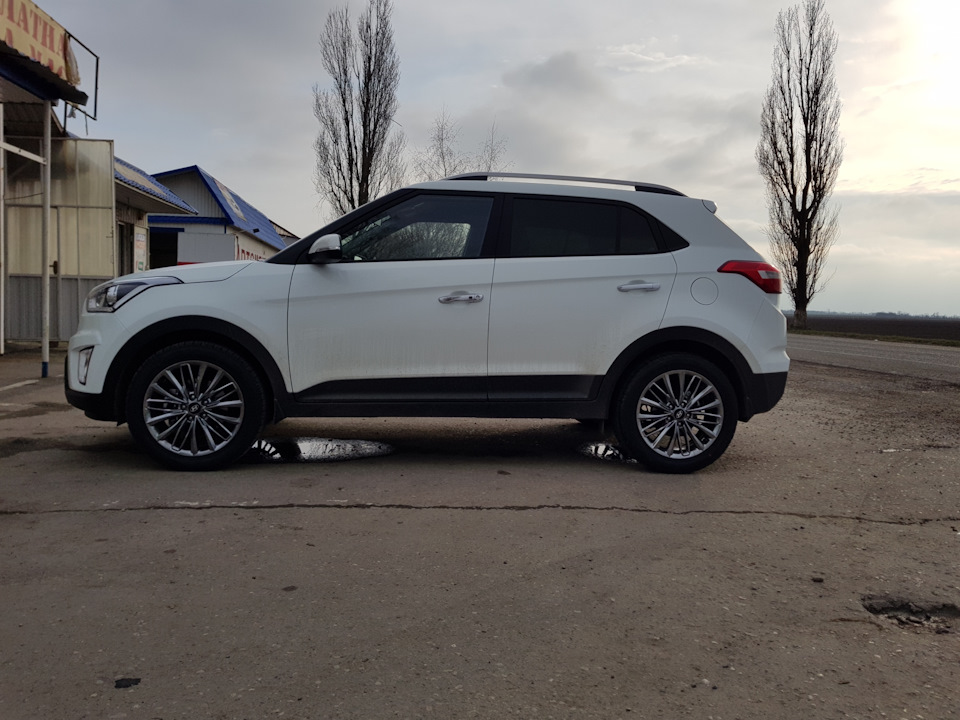Купить б/у Hyundai Creta I 1.6 AT (121 л.с.) 4WD бензин автомат в Кирове: белый