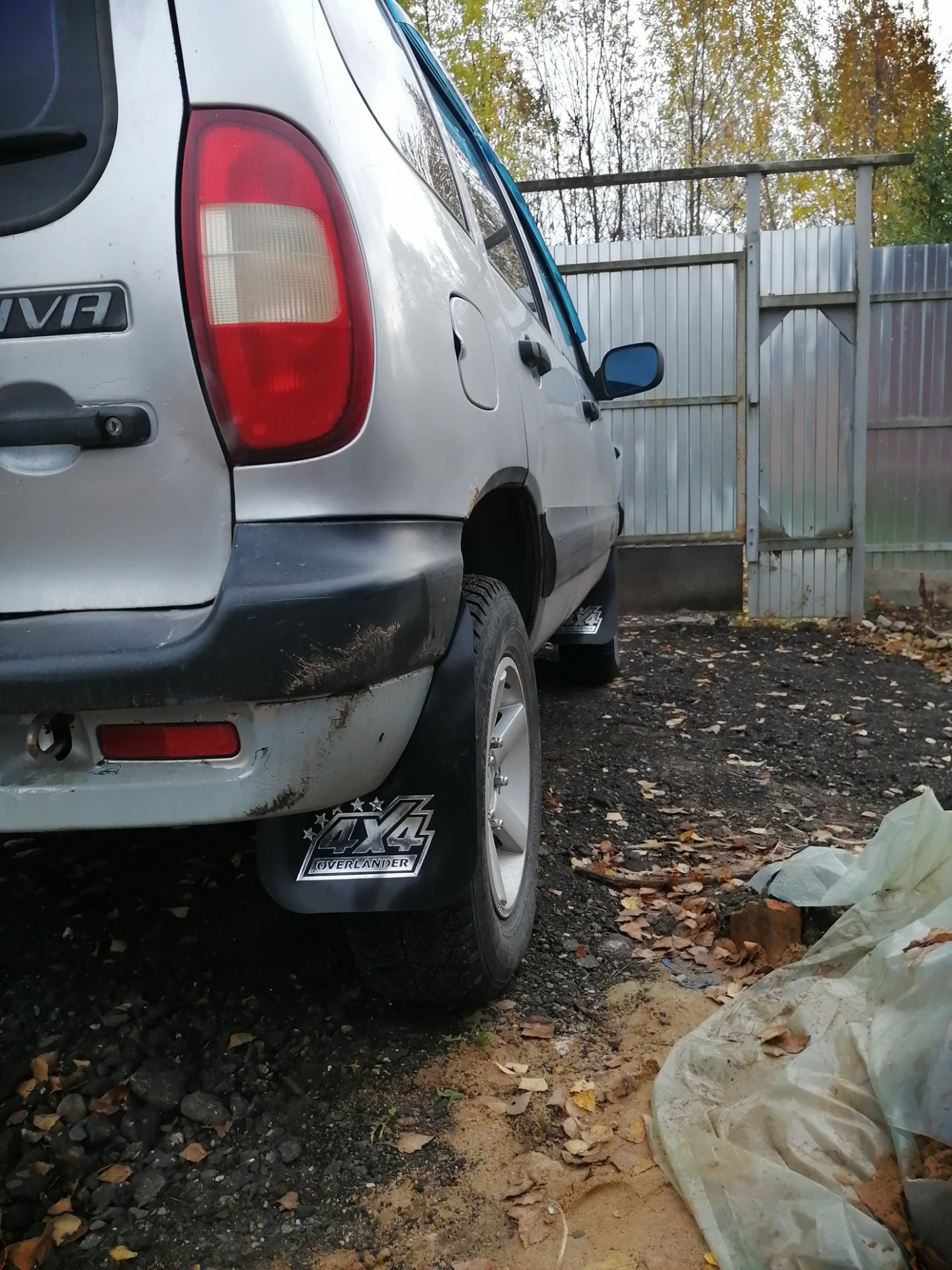 Брызговики на зимний сезон. — Chevrolet Niva, 1,7 л, 2004 года | просто так  | DRIVE2