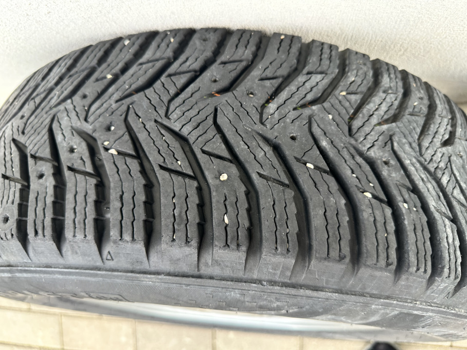 Шины зимние нешипованные Gislaved 185/70 R14, литые диски Nissan 6 ...