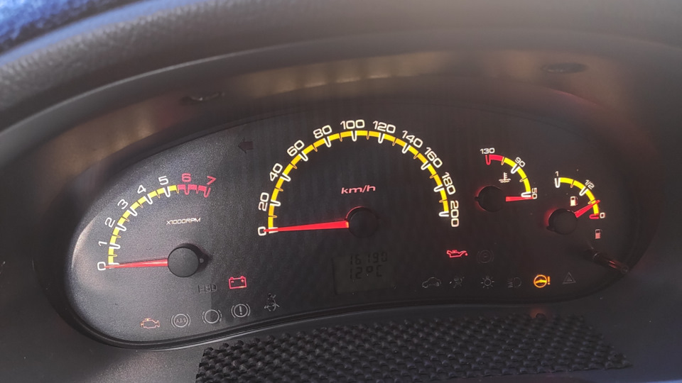 Накладка на приборную панель — Lada Приора седан, 1,6 л, 2010 года ...