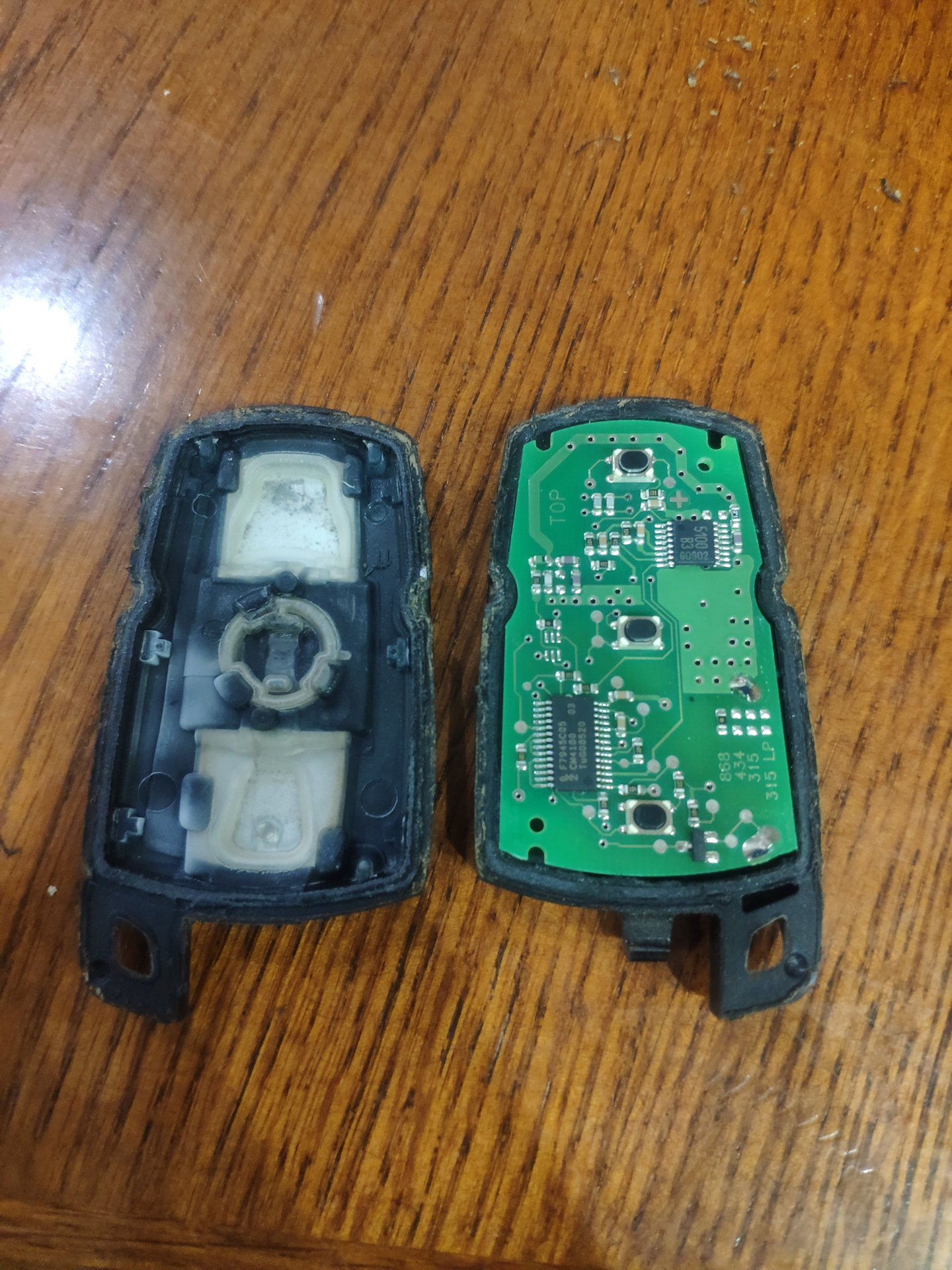 Разобранный оригинальный ключ от BMW E87 2004 года (авто не закрывается с центра