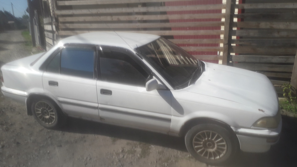 Бензин во впускном коллекторе на Тойота Королла АЕ91 карбюратор ...