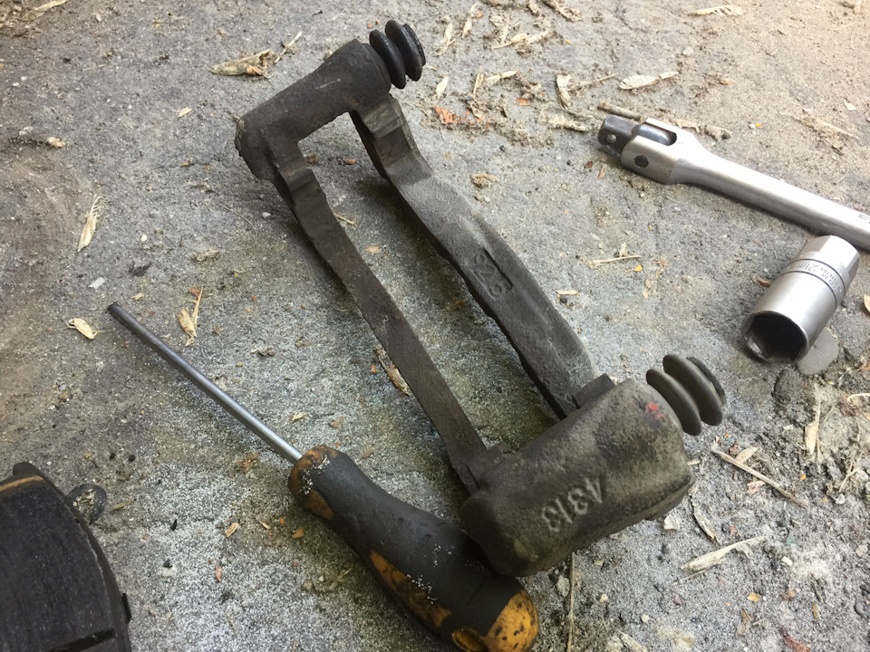 Дикий треск при торможении — Mitsubishi Galant (8G), 2,5 л, 1999 года ...