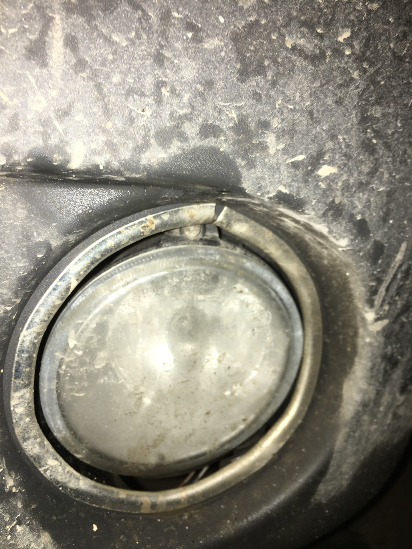 Замена крепления противотуманки — DRIVE2